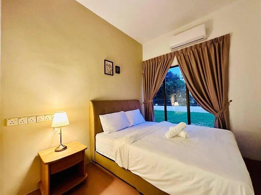 Beachside Antique Villa@14 Pax George Town 0*,
