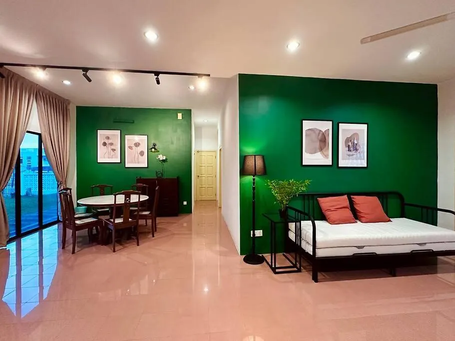 Beachside Antique Villa@14 Pax George Town