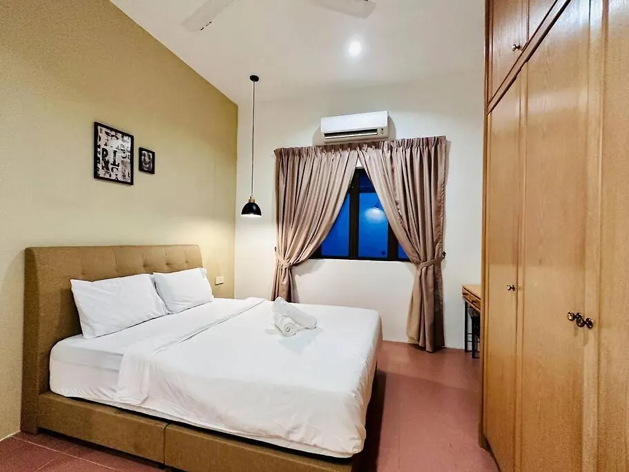 Beachside Antique Villa@14 Pax George Town 0*,