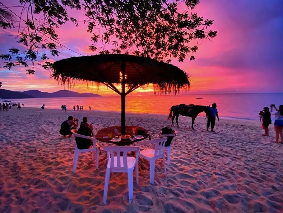 Beachside Antique Villa@14 Pax George Town