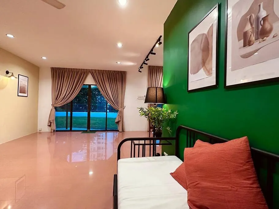 Beachside Antique Villa@14 Pax George Town 0*,