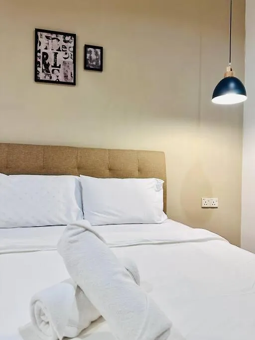 Beachside Antique Villa@14 Pax George Town Holiday home