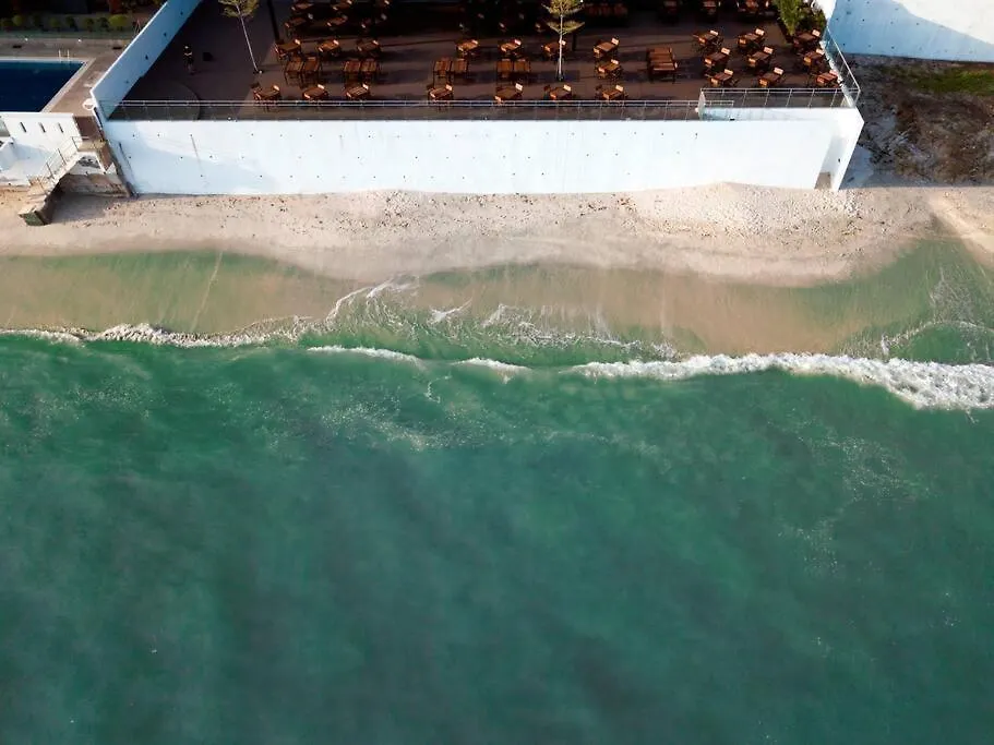 Beachside Antique Villa@14 Pax George Town