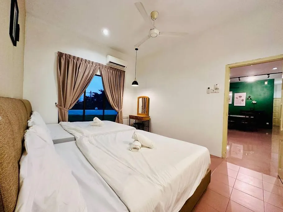 Holiday home Beachside Antique Villa@14 Pax George Town