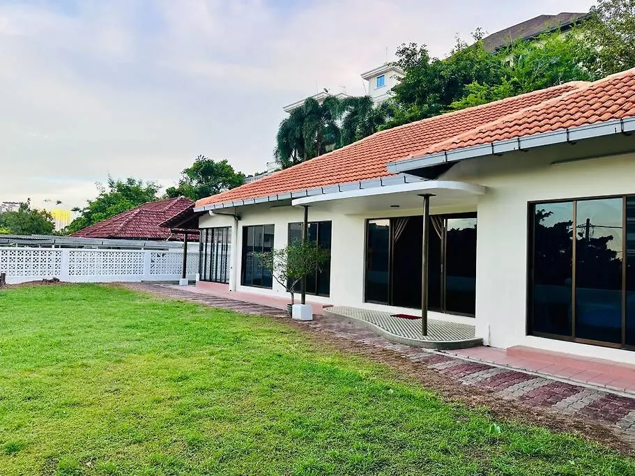 Holiday home Beachside Antique Villa@14 Pax George Town