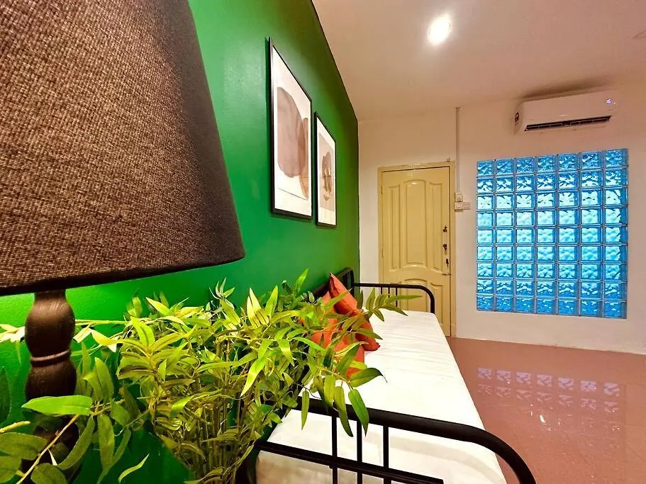 Beachside Antique Villa@14 Pax George Town