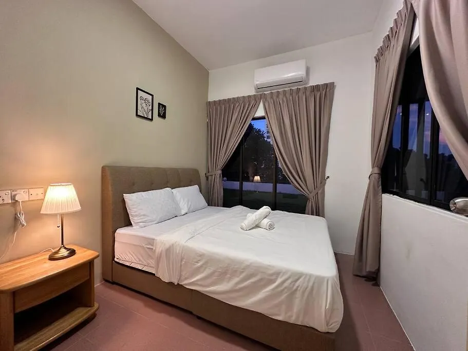 Beachside Antique Villa@14 Pax George Town