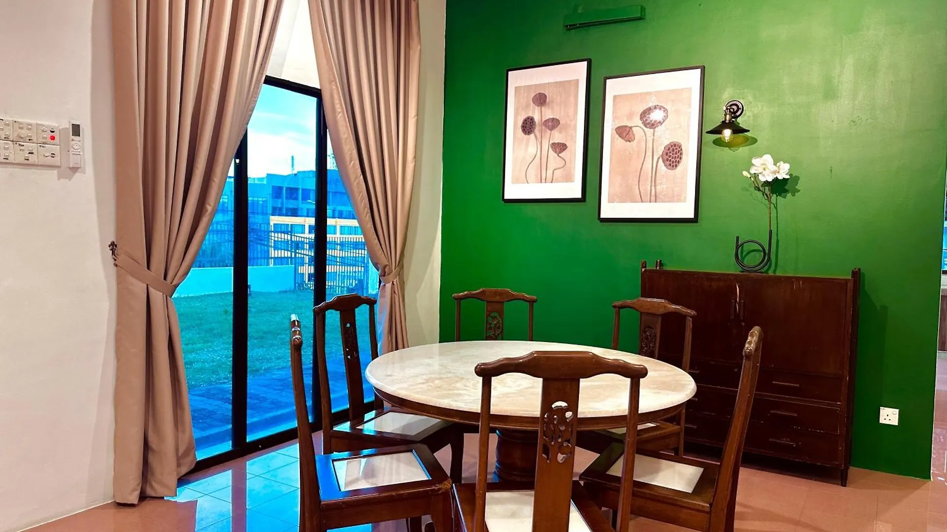 Holiday home Beachside Antique Villa@14 Pax George Town