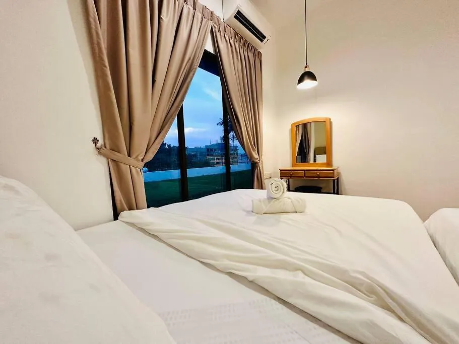 Beachside Antique Villa@14 Pax George Town 0*,  Malaysia