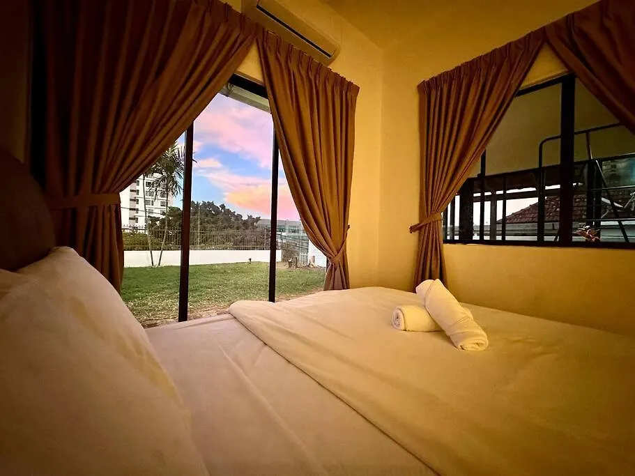 Beachside Antique Villa@14 Pax George Town 0*,