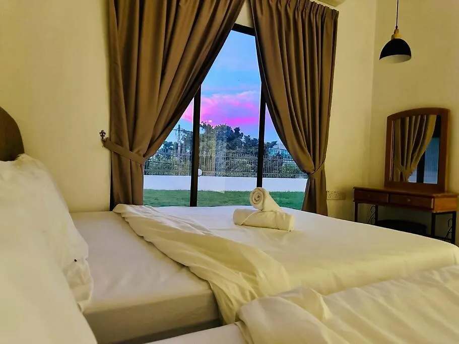 Beachside Antique Villa@14 Pax George Town
