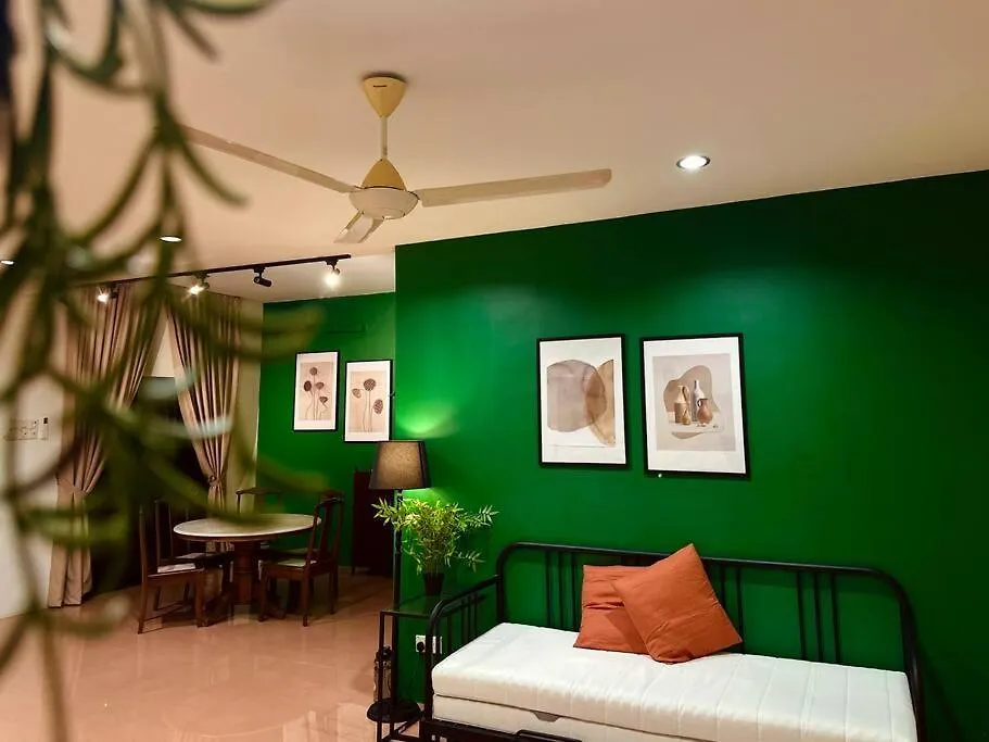 Beachside Antique Villa@14 Pax George Town
