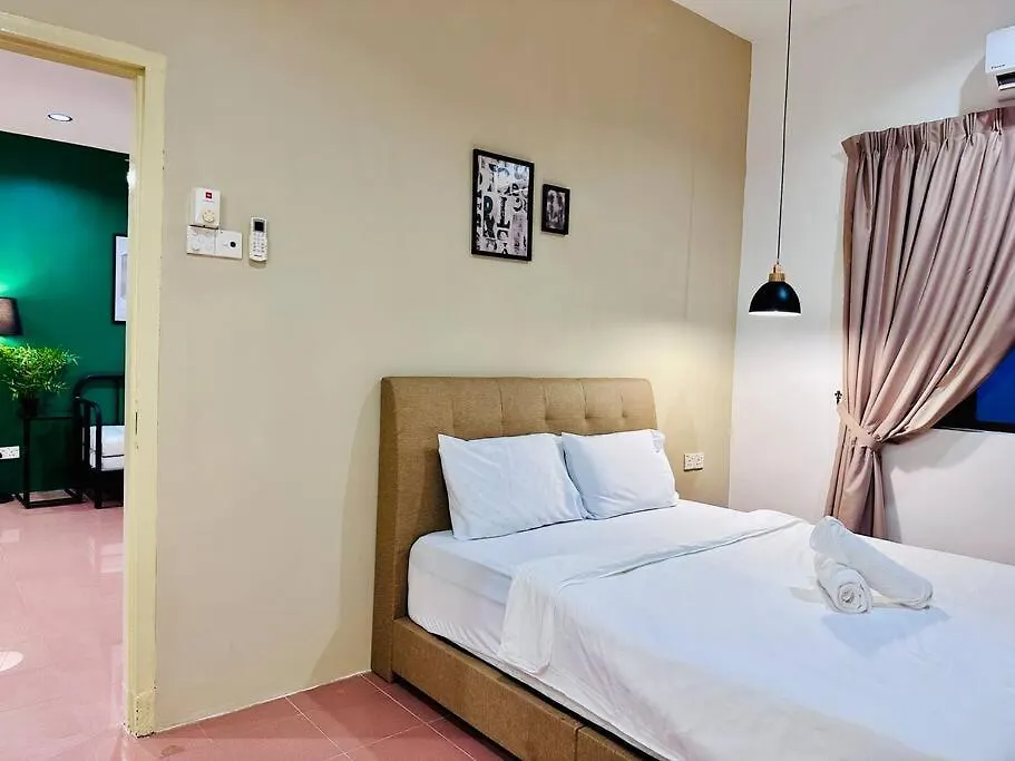 Holiday home Beachside Antique Villa@14 Pax George Town